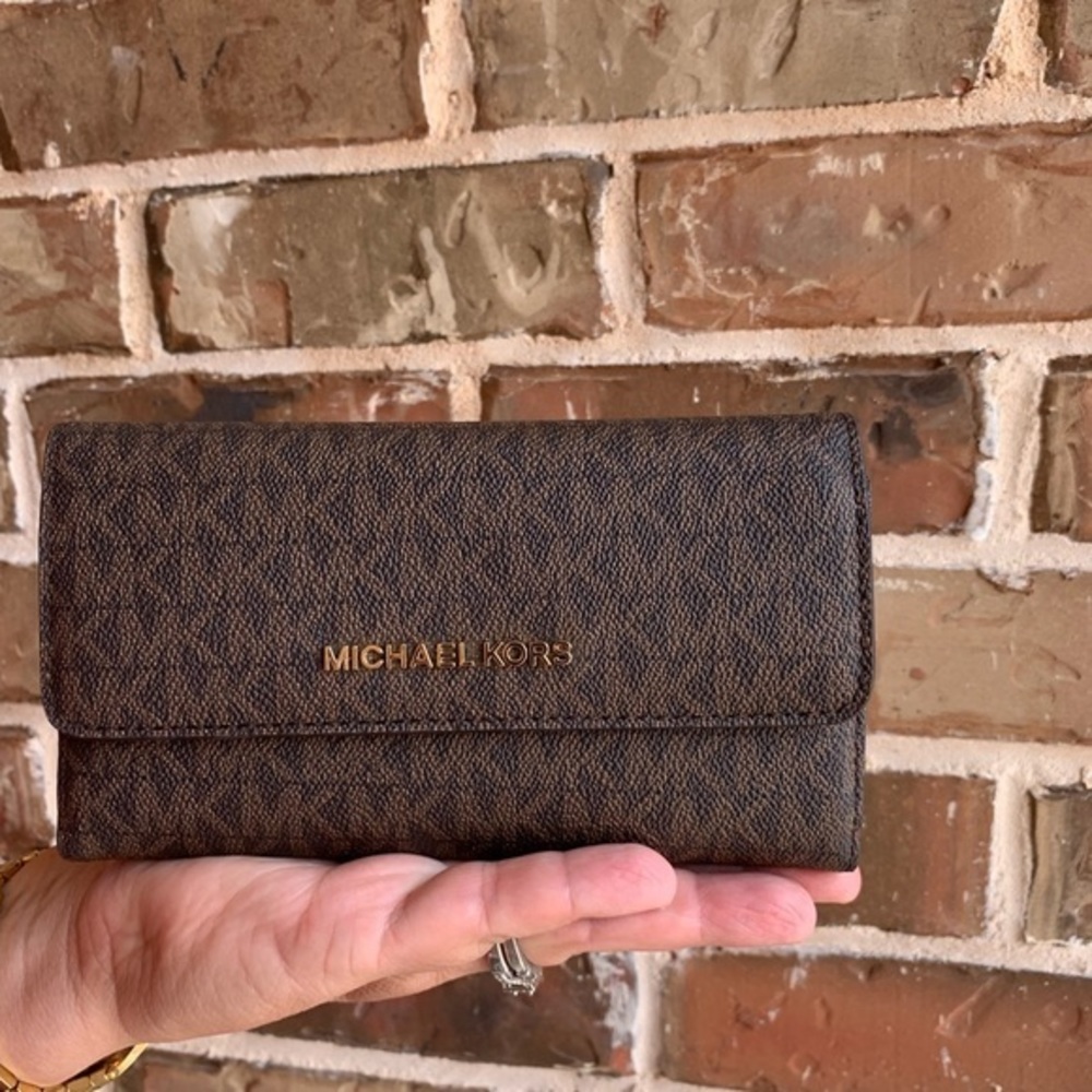 OFFERS? NEW Michael Kors Trifold Wallet